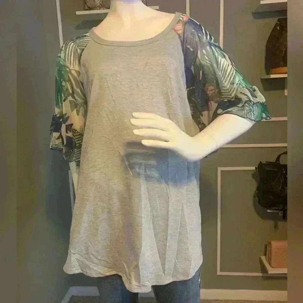 Lovely J Gray Short Tropical leave print Sleeve Casual Ladies Blouse Size Large